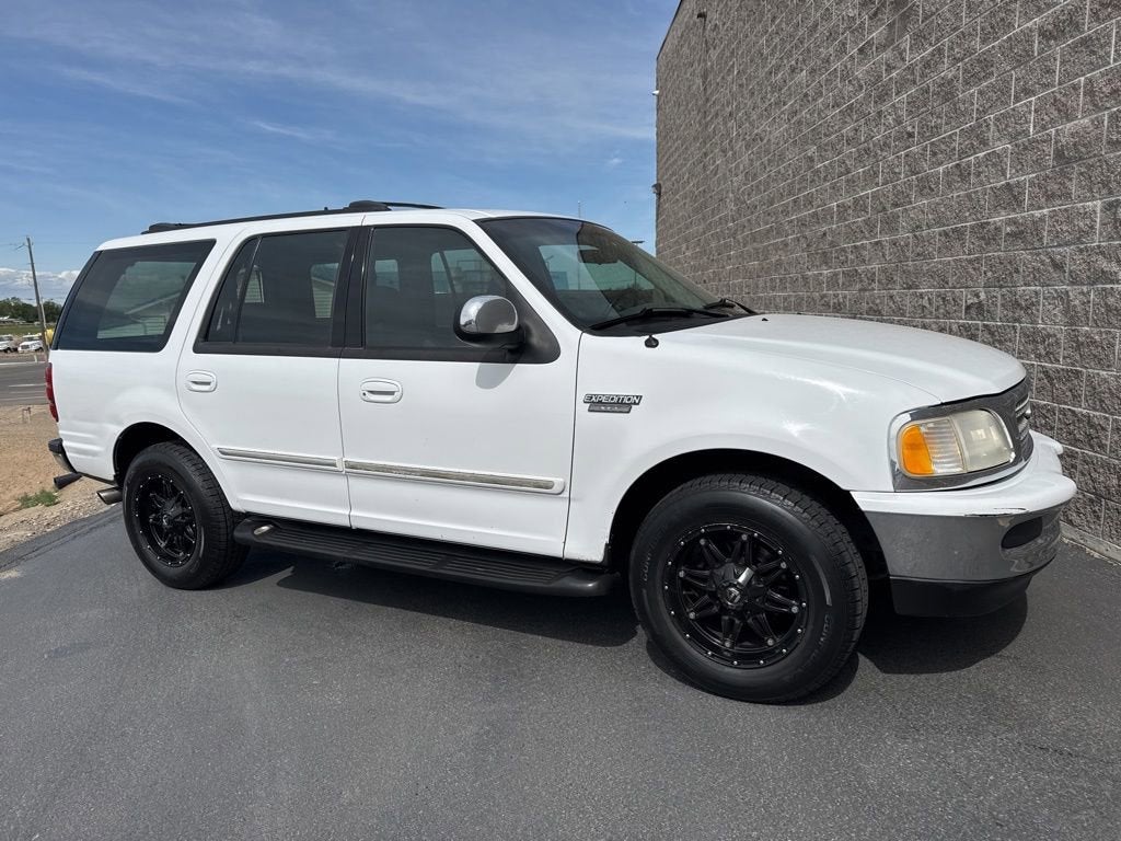 1998 Ford Expedition XLT in None — front three-quarter view