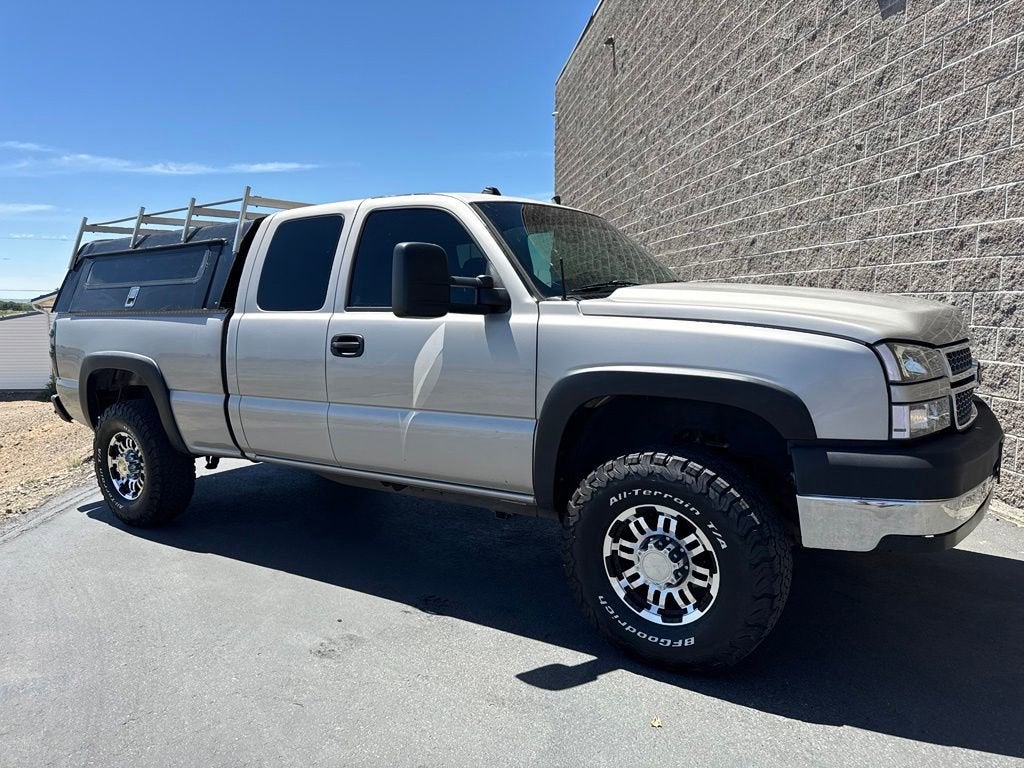 2005 Chevrolet Silverado 2500 HD LS in Silver Birch Metallic — front three-quarter view