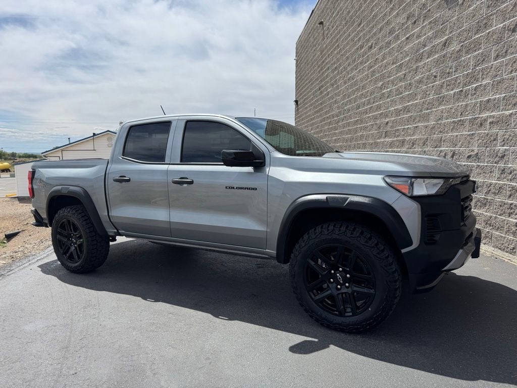2024 Chevrolet Colorado Trail Boss in Sterling Gray Metallic — front three-quarter view